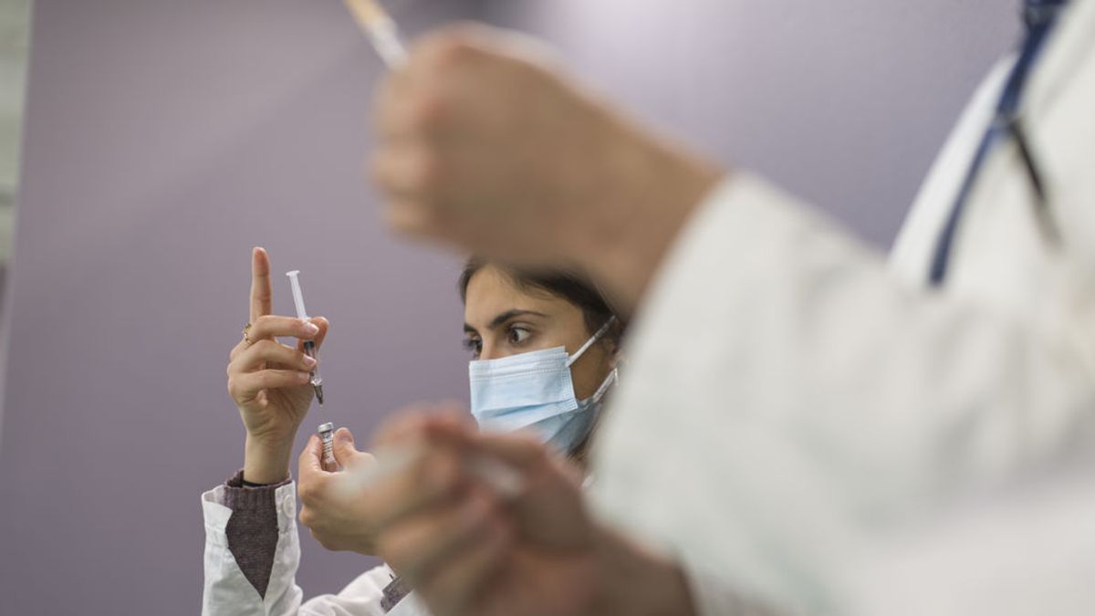 España, más cerca de combinar AstraZeneca con Pfizer tras los resultados anunciados por Oxford España, más cerca de combinar AstraZeneca con Pfizer tras los resultados anunciados por Oxford
