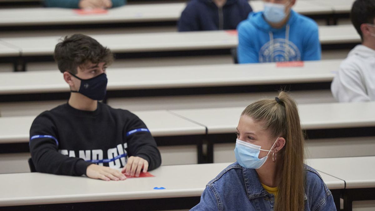 Los estudiantes vascos seguirán utilizando mascarilla en las aulas el próximo curso Los estudiantes vascos seguirán utilizando mascarilla en las aulas el próximo curso