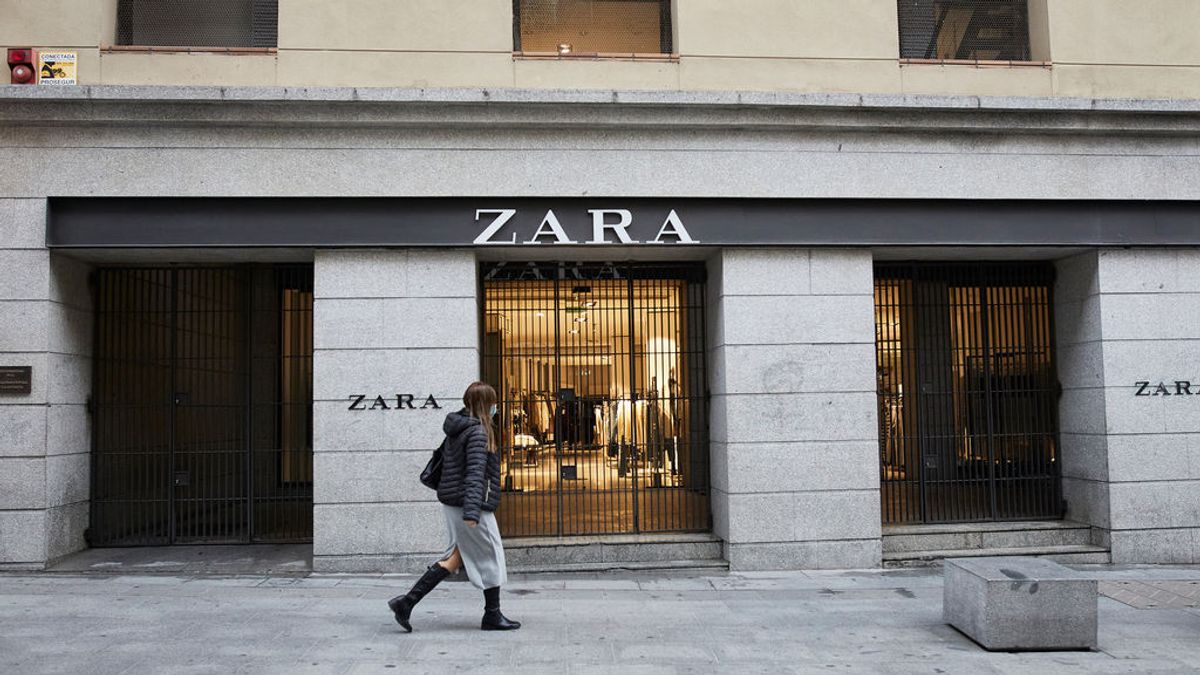 Inditex cerrará 56 tiendas durante el verano aunque recolocará a sus 475 empleados Inditex cerrará 56 tiendas durante el verano aunque recolocará a sus 475 empleados