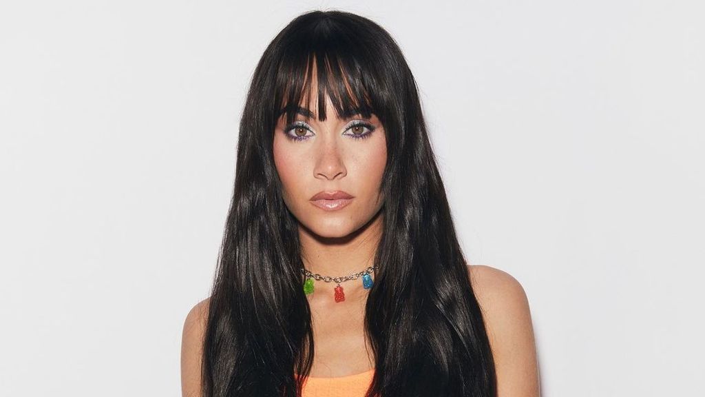 Aitana sorprende con un look inspirado en uno que llevó Cher hace 47 años: "Estilo Pocahontas"