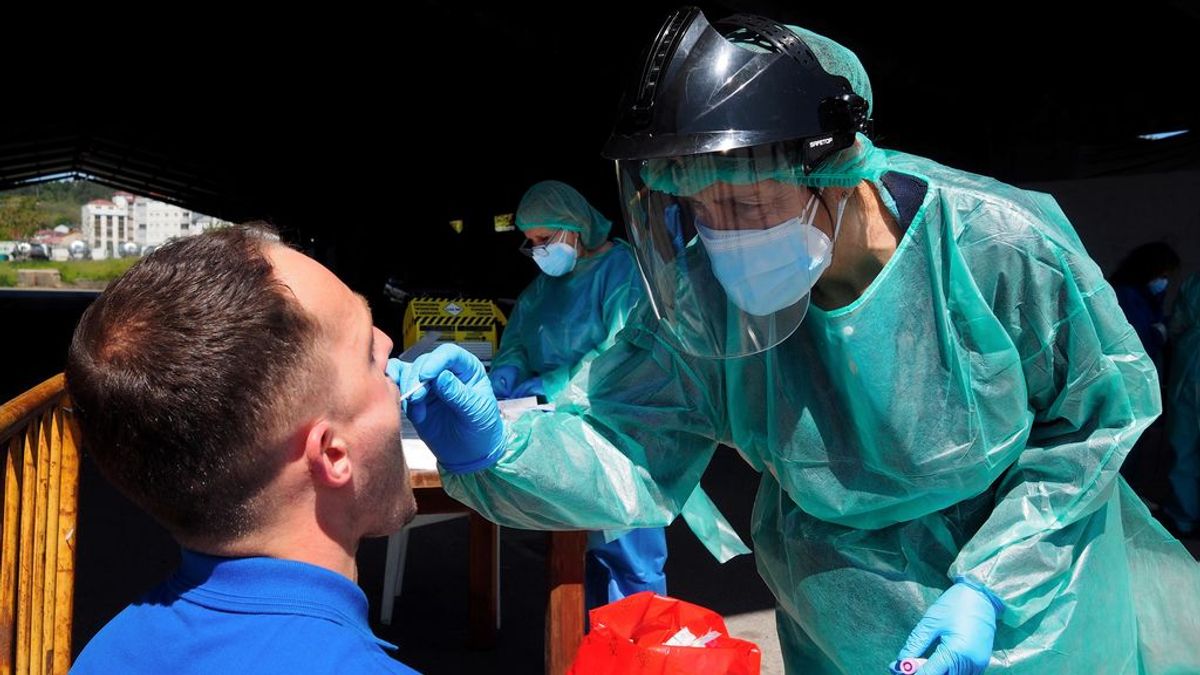 España baja a 73 muertos y los hospitalizados por covid disminuyen a 7.375 España baja a 73 muertos y los hospitalizados por covid disminuyen a 7.375