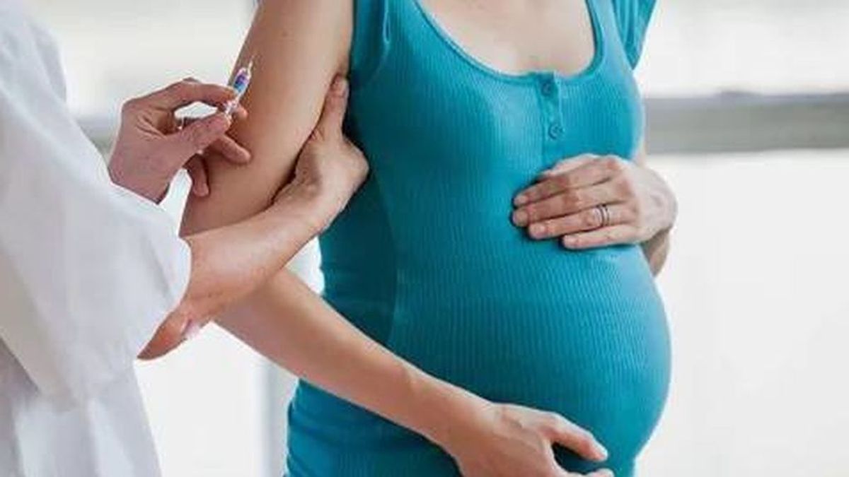 Sanidad recomienda vacunar a embarazadas con dosis de Pfizer o Moderna y sin límite temporal Sanidad recomienda vacunar a embarazadas con dosis de Pfizer o Moderna y sin límite temporal