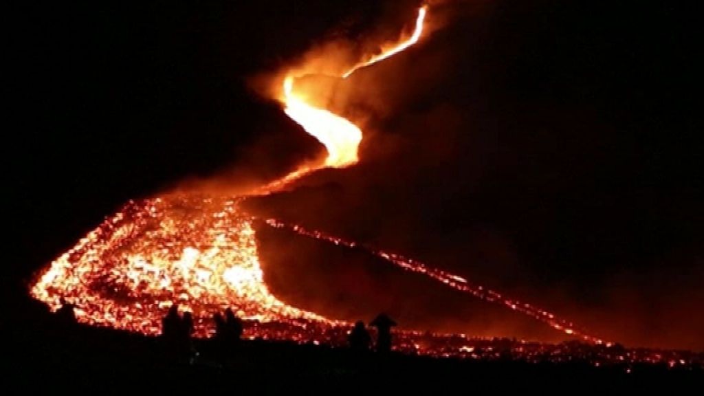 Procesiones y turismo tras la reactivación del volcán Pacaya en Guatemala