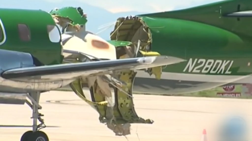 Milagro tras un choque entre dos avionetas en pleno vuelo en EEUU: los tres ocupantes, ilesos