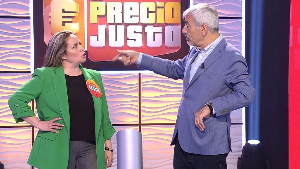 Raquel no hace caso al público y sube el precio final