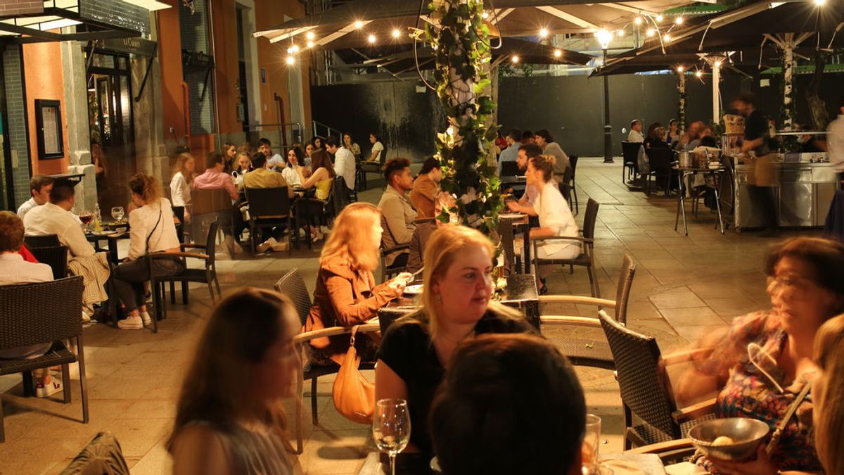 20 restaurantes participarán en una prueba piloto en Barcelona con 2.000 comensales sin distancia 20 restaurantes participarán en una prueba piloto en Barcelona con 2.000 comensales sin distancia