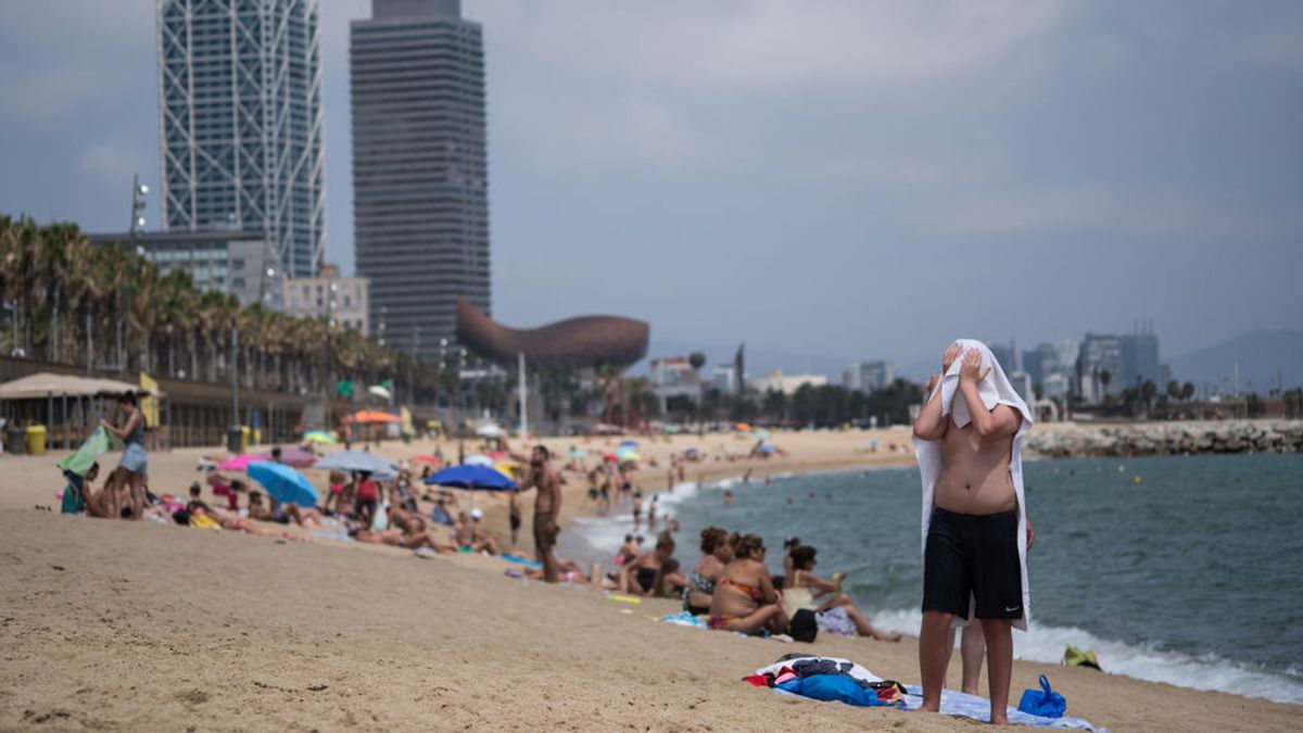 La Generalitat prevé que en julio vuelva a Cataluña "una cantidad importante" de turistas extranjeros La Generalitat prevé que en julio vuelva a Cataluña "una cantidad importante" de turistas extranjeros
