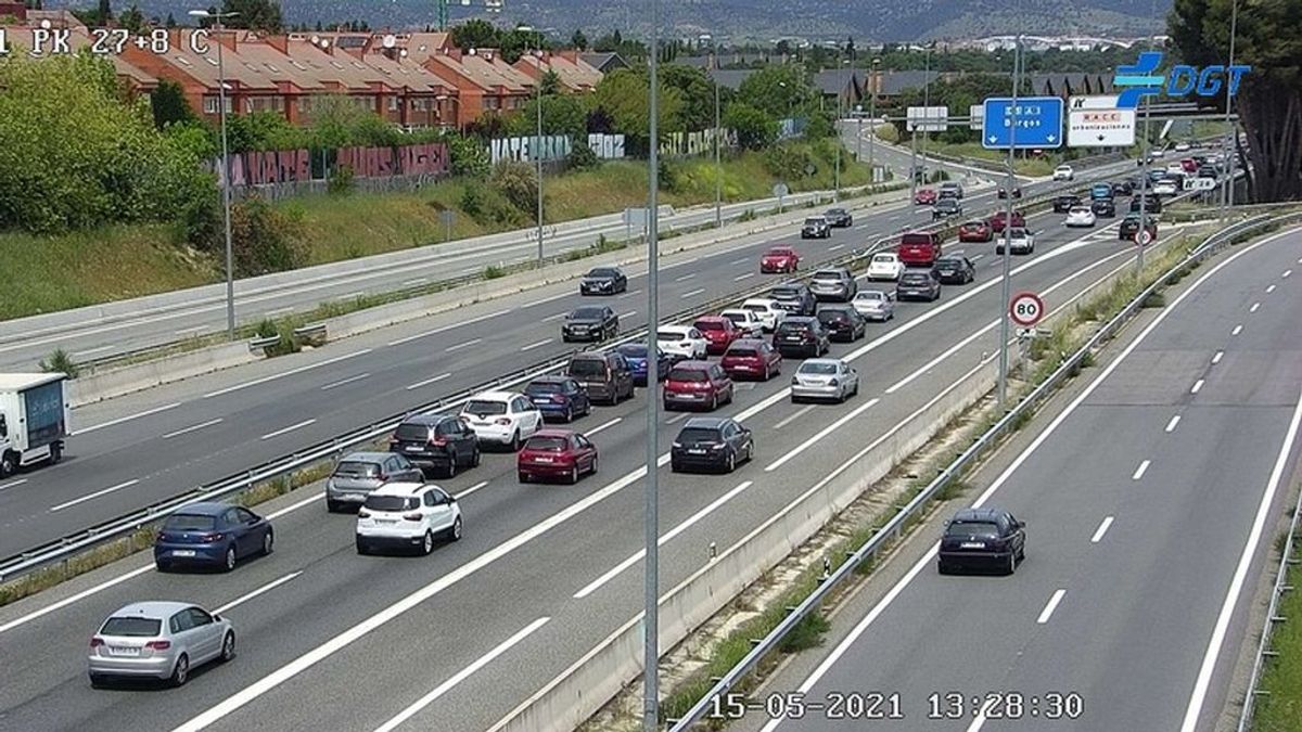 Retenciones en casi todas las salidas de Madrid en el primer sábado sin estado de alarma Retenciones en casi todas las salidas de Madrid en el primer sábado sin estado de alarma