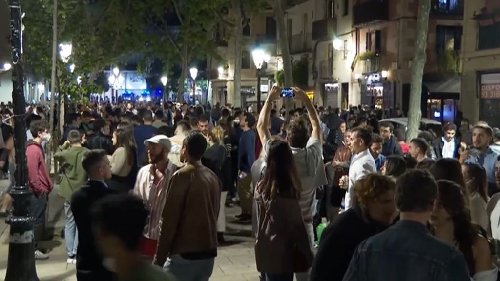 Conductas irresponsables en plena pandemia: la Guardia Urbana desaloja en Barcelona a más de 9 000 personas