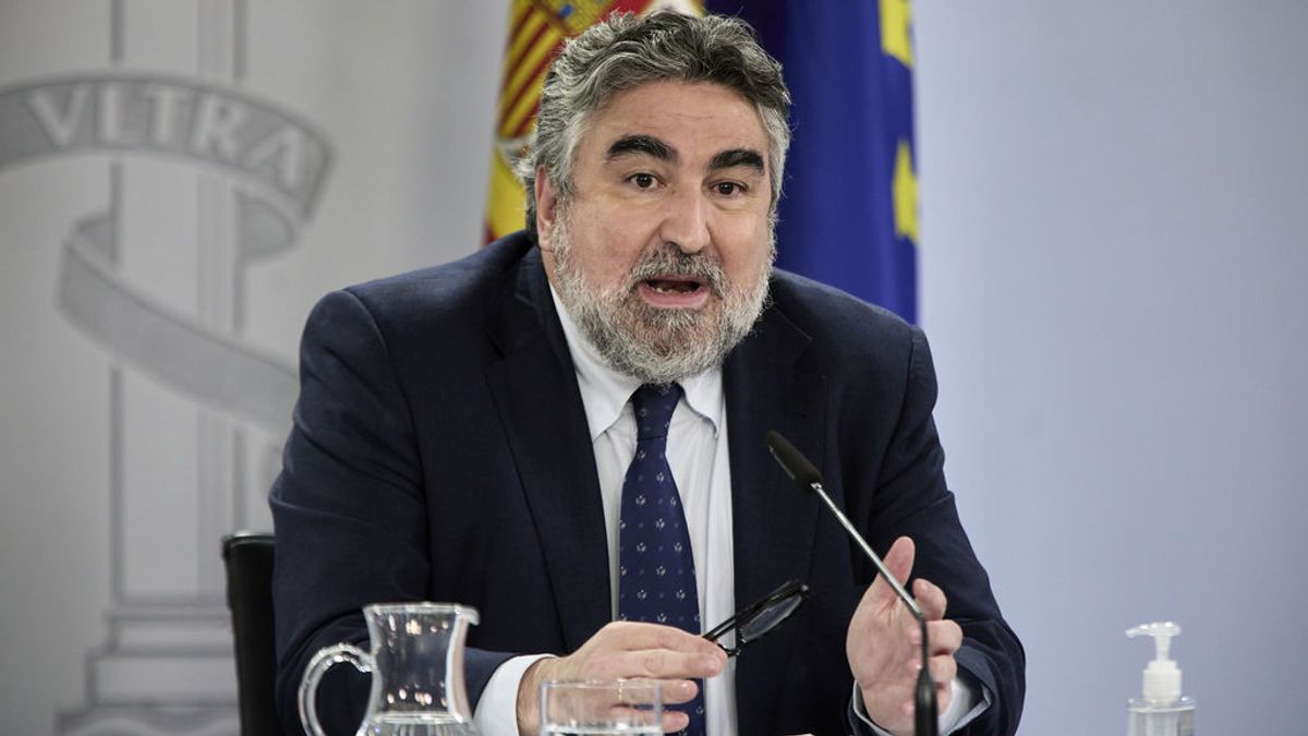 Uribes, sobre los botellones: "Entiendo a los jóvenes pero que disfruten con mucho cuidado" Uribes, sobre los botellones: "Entiendo a los jóvenes pero que disfruten con mucho cuidado"