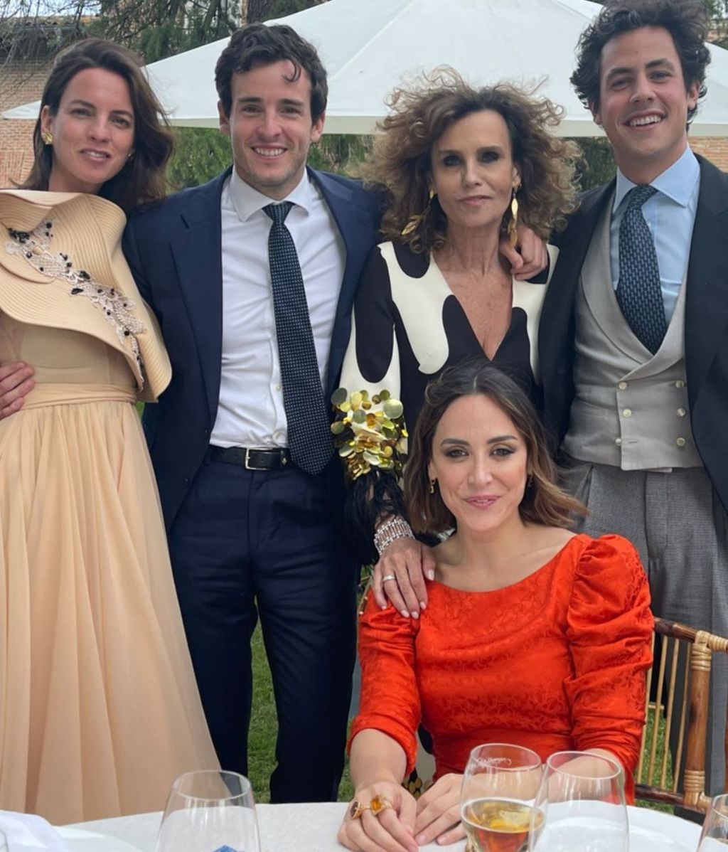 Íñigo Onieva y Tamara Falcó en la boda de unos amigos