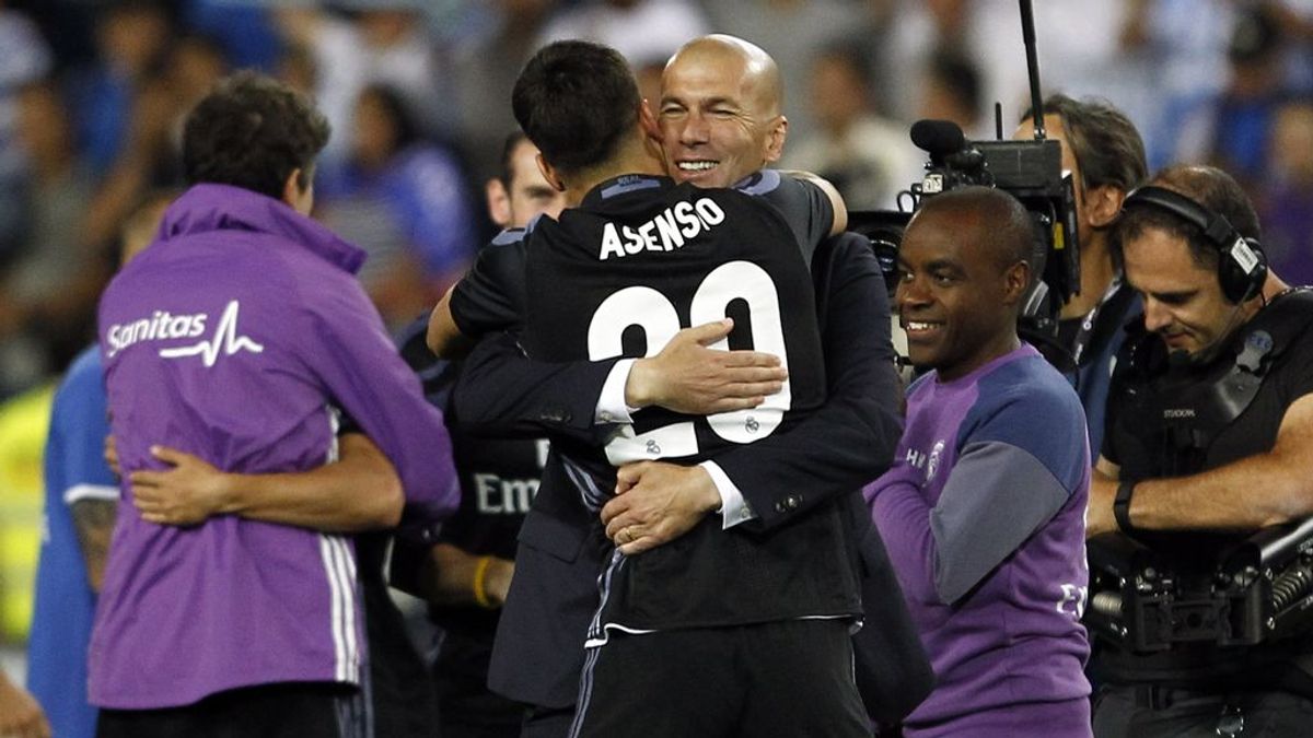 El vestuario del Madrid presiona para que Zidane siga: "Queremos que se quede" El vestuario del Madrid presiona para que Zidane siga: "Queremos que se quede"