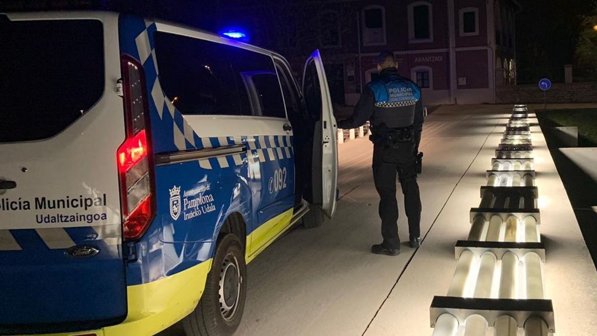 La Policía identifica a 151 personas en una macrofiesta en una fábrica abandonada de Pamplona La Policía identifica a 151 personas en una macrofiesta en una fábrica abandonada de Pamplona