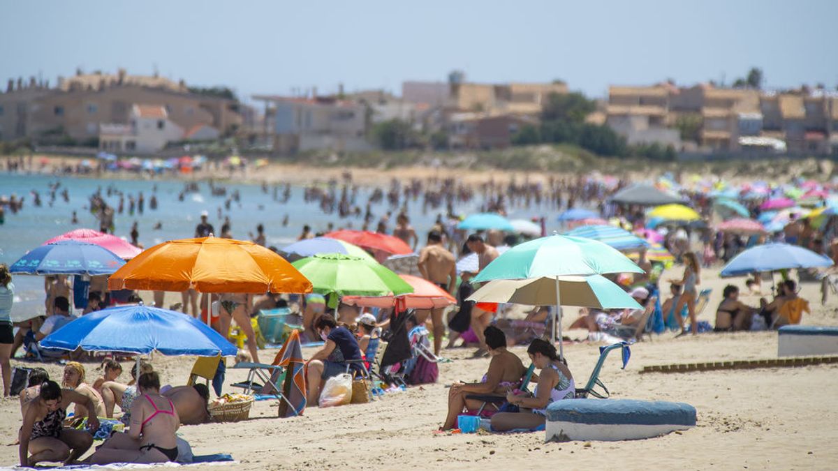 El primer fin de semana sin estado de alarma deja grandes escapadas pero menos botellones El primer fin de semana sin estado de alarma deja grandes escapadas pero menos botellones