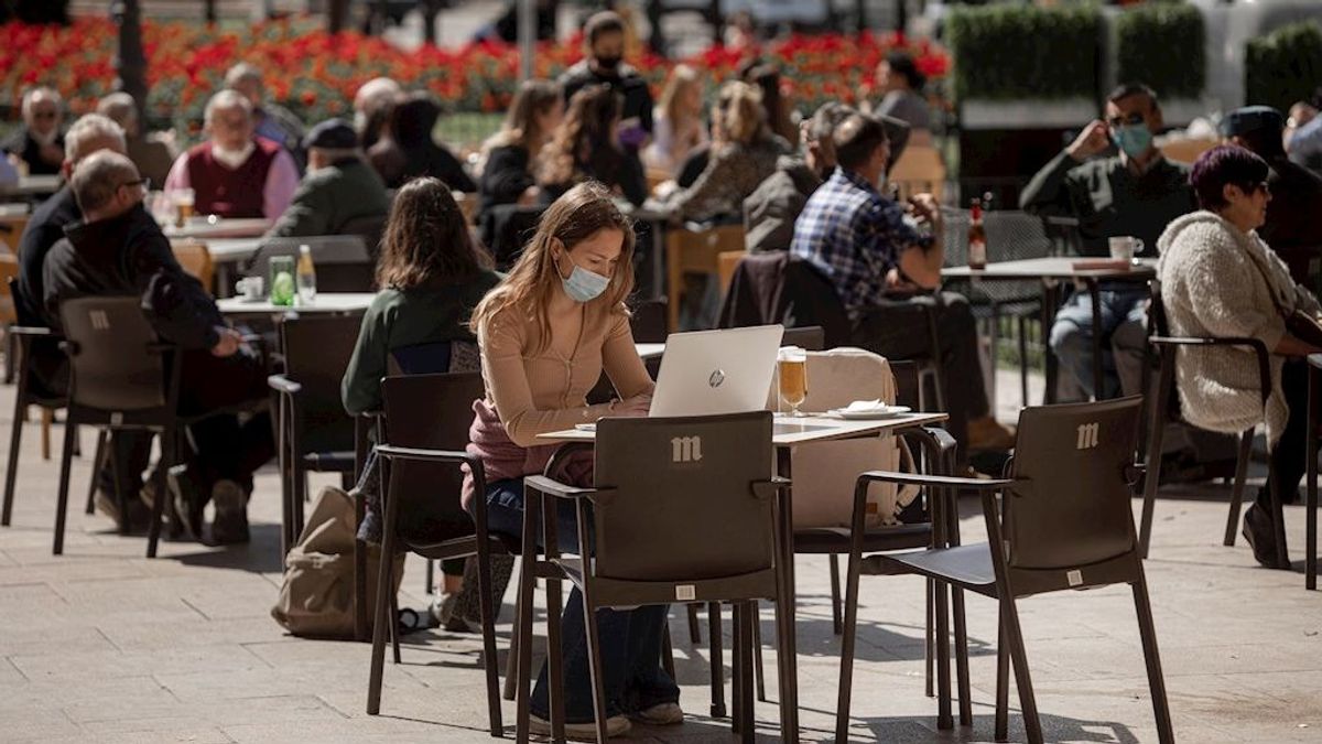 El riesgo de contagio en exteriores, una factura de la luz más sostenible y otras noticias del día El riesgo de contagio en exteriores, una factura de la luz más sostenible y otras noticias del día