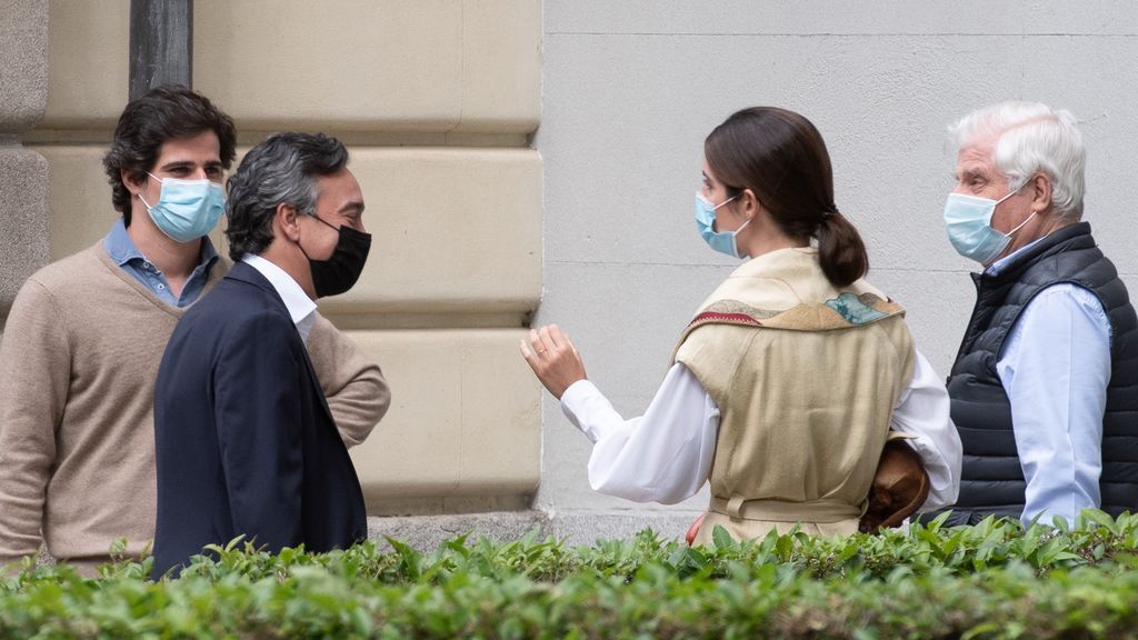 Sofía Palazuelo y Fernando Fitz-James ayudan al Duque de Alba en los preparativos de la boda de su hijo