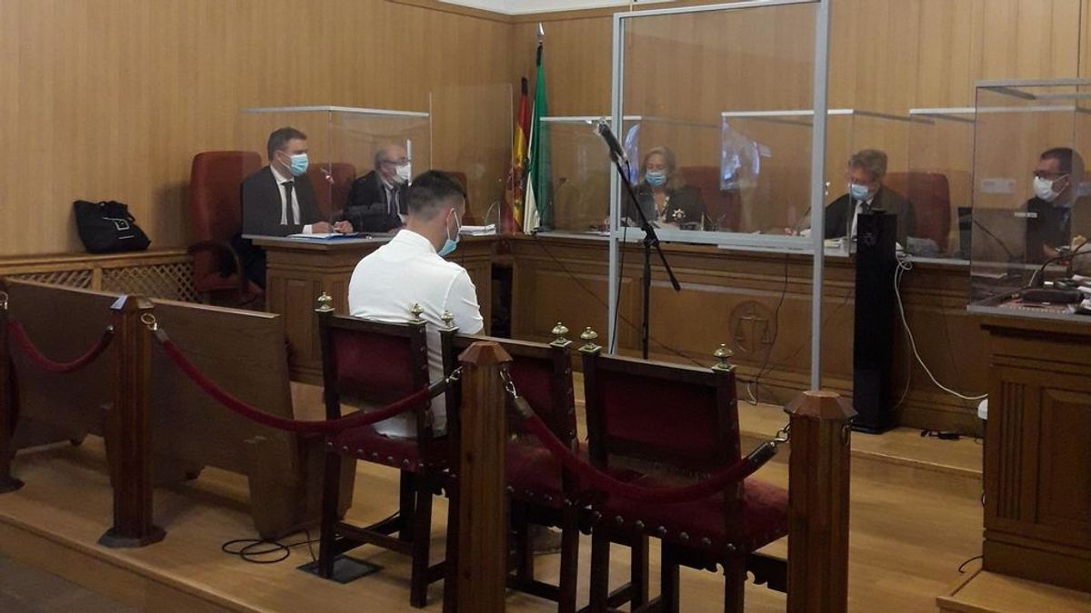 El acusado de asestar 15 puñaladas a su ex en Granada pide perdón por la "barbaridad" que cometió: "No era yo" El acusado de asestar 15 puñaladas a su ex en Granada pide perdón por la "barbaridad" que cometió: "No era yo"