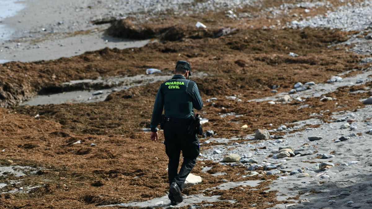 Más de un centenar de migrantes llegan a Ceuta a nado, bordeando los espigones de Benzú y el Tarajal Más de un centenar de migrantes llegan a Ceuta a nado, bordeando los espigones de Benzú y el Tarajal