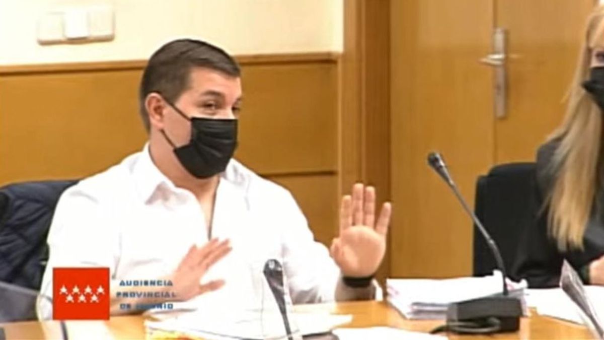 El Rey del Cachopo al ser detenido: "Sí, soy el que estáis buscando" El Rey del Cachopo al ser detenido: "Sí, soy el que estáis buscando"