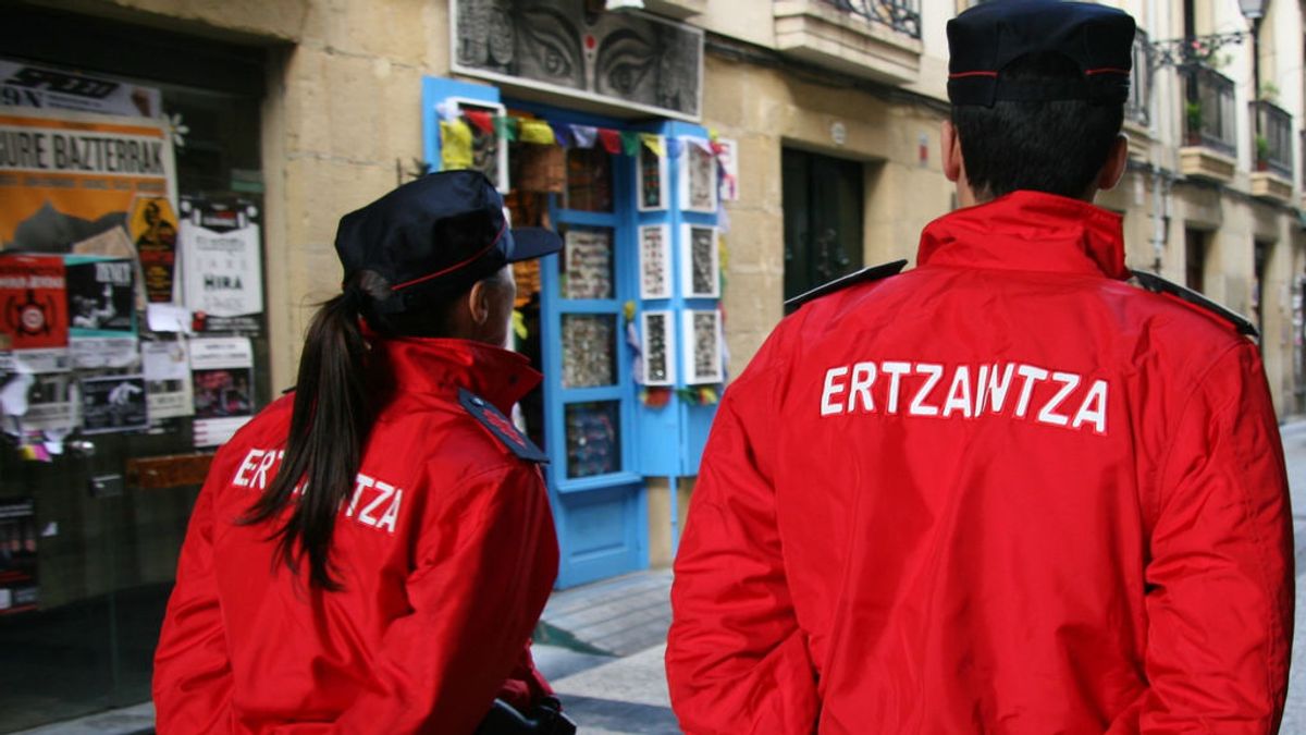 La Policía Vasca tendrá que admitir a dos aspirantes a ertzainas "discriminadas por su orientación sexual" La Policía Vasca tendrá que admitir a dos aspirantes a ertzainas "discriminadas por su orientación sexual"