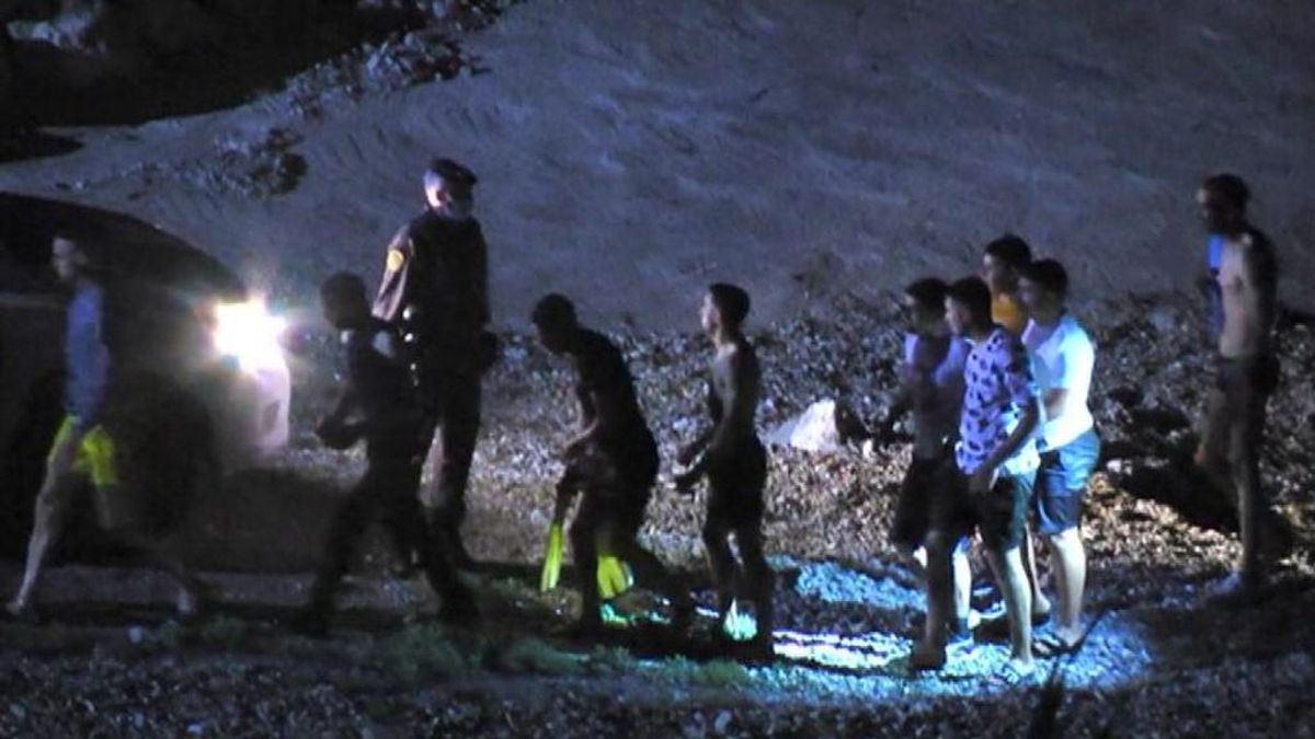 Más de 1.500 migrantes entran en Ceuta en una de las jornadas más críticas de los últimos años Más de 1.500 migrantes entran en Ceuta en una de las jornadas más críticas de los últimos años