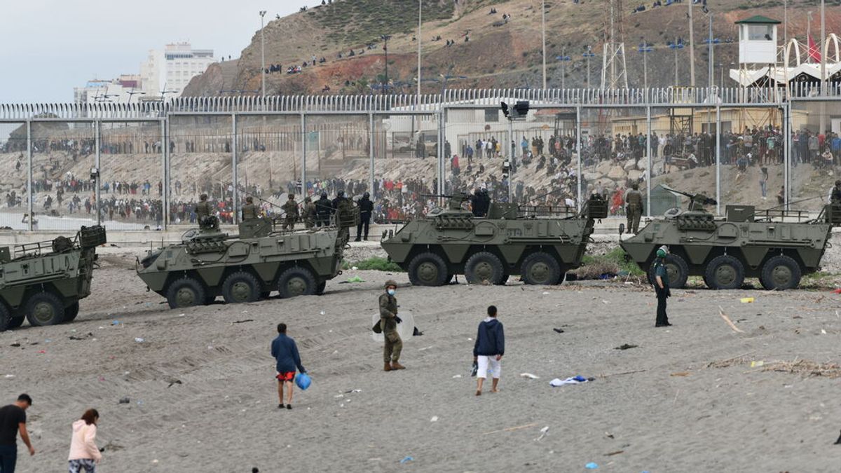 En directo: España mantendrá 'sine die' el despliegue policial en la frontera de Ceuta En directo: España mantendrá 'sine die' el despliegue policial en la frontera de Ceuta