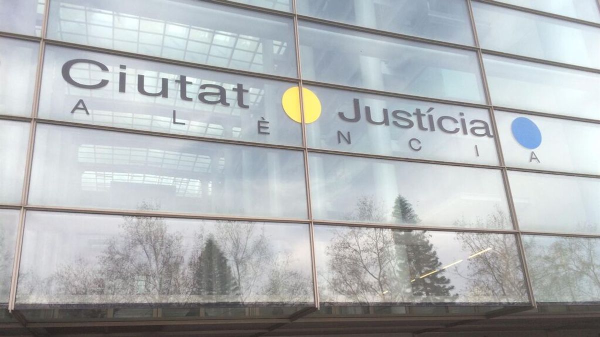 Procesado por homicidio el joven de 22 años que defendió a su madre de su maltratador Procesado por homicidio el joven de 22 años que defendió a su madre de su maltratador