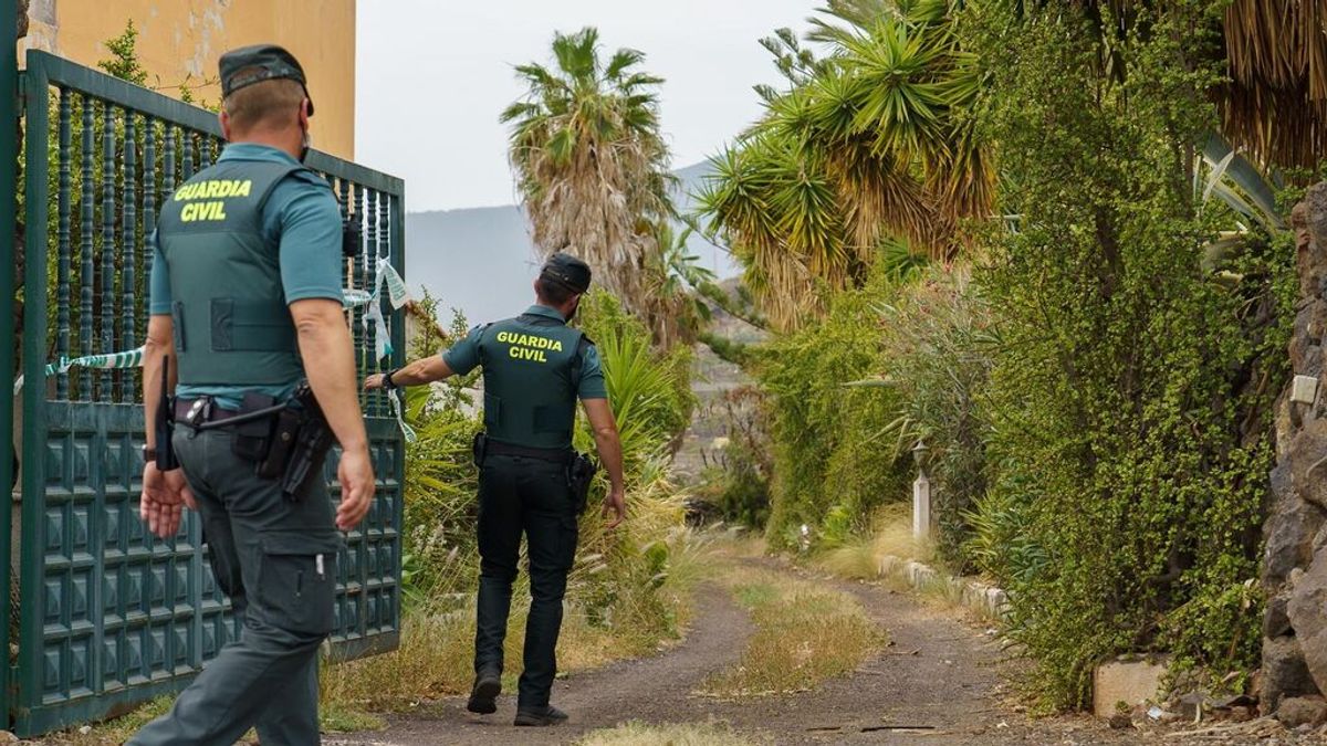 Retoman el rastreo con perros en casa del padre de las niñas desaparecidas en Tenerife Retoman el rastreo con perros en casa del padre de las niñas desaparecidas en Tenerife