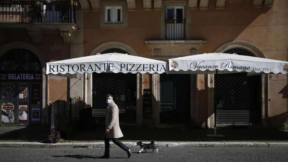 Italia decreta un final "gradual" del toque de queda y amplía el ocio