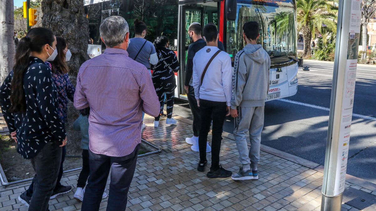 Una discusión desencadenada por el olor de un perfume acaba en apuñalamiento en un autobús en Málaga