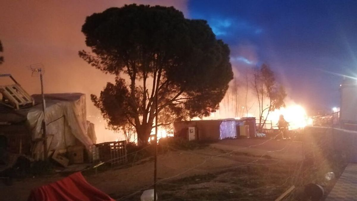 Dos muertos en el incendio de asentamiento de inmigrantes en Lucena Dos muertos en el incendio de asentamiento de inmigrantes en Lucena
