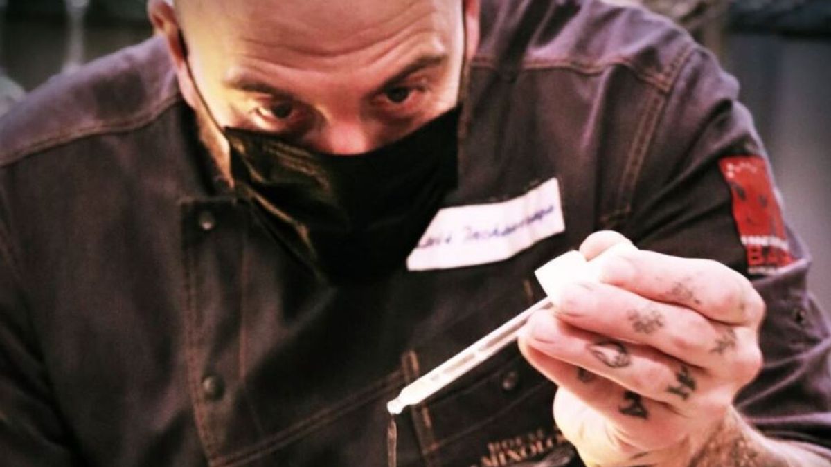 Luis Inchaurraga, del restaurante Krapula de Madrid, se alza con el premio al Mejor Coctelero de España Luis Inchaurraga, del restaurante Krapula de Madrid, se alza con el premio al Mejor Coctelero de España
