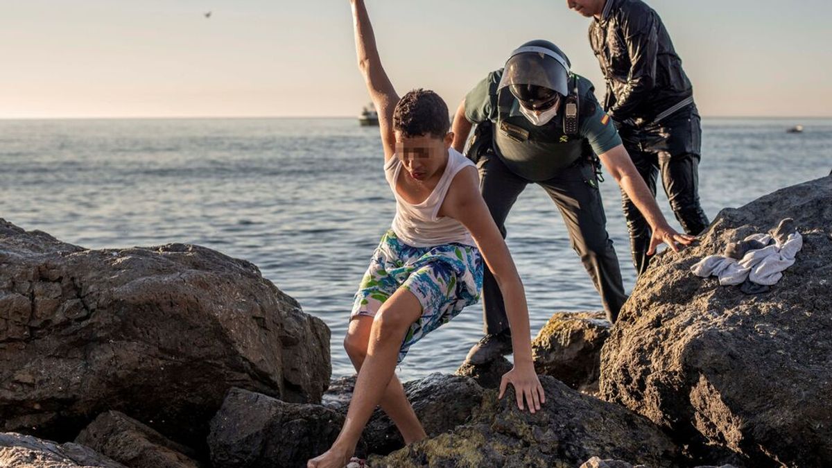 En directo: Belarra, sobre los menores en Ceuta: "Hay niños de 7 y 8 años que quieren volver a Marruecos" En directo: Belarra, sobre los menores en Ceuta: "Hay niños de 7 y 8 años que quieren volver a Marruecos"