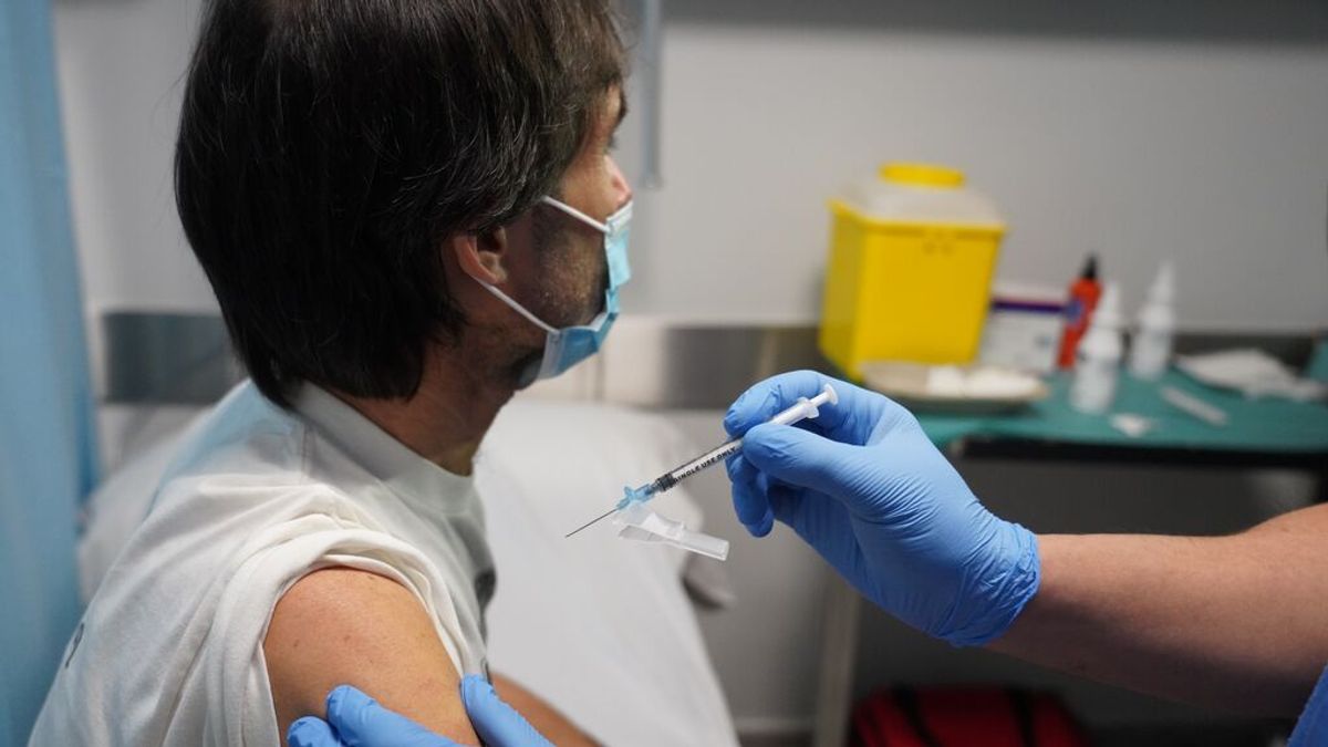 Docentes, fuerzas de seguridad y farmacéuticos reclaman su segunda dosis de AstraZeneca Docentes, fuerzas de seguridad y farmacéuticos reclaman su segunda dosis de AstraZeneca