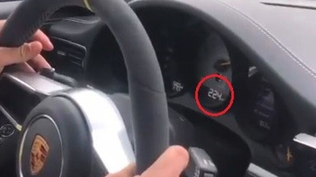 EuropaPress_3722547_vehiculos_denunciados_policia_foral_circular_mas_200_km-h