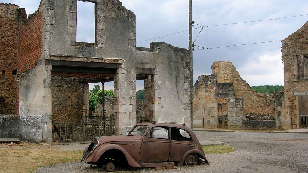 Car_in_Oradour-sur-Glane4