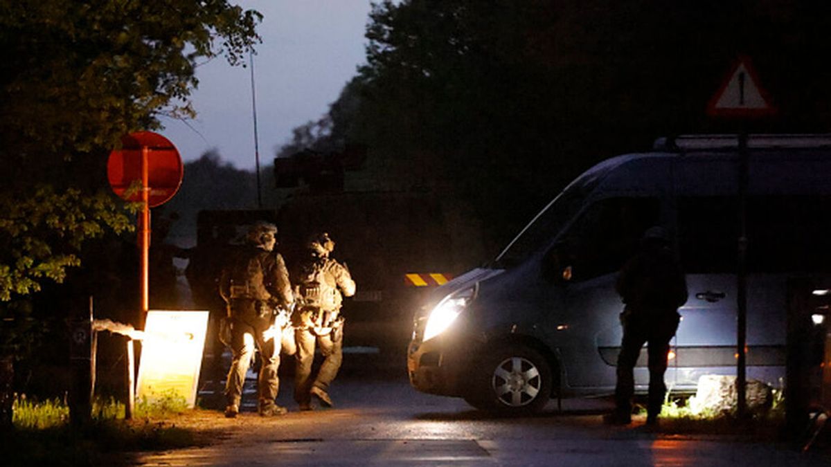 Cientos de policías buscan a un militar peligroso en Bélgica Cientos de policías buscan a un militar peligroso en Bélgica