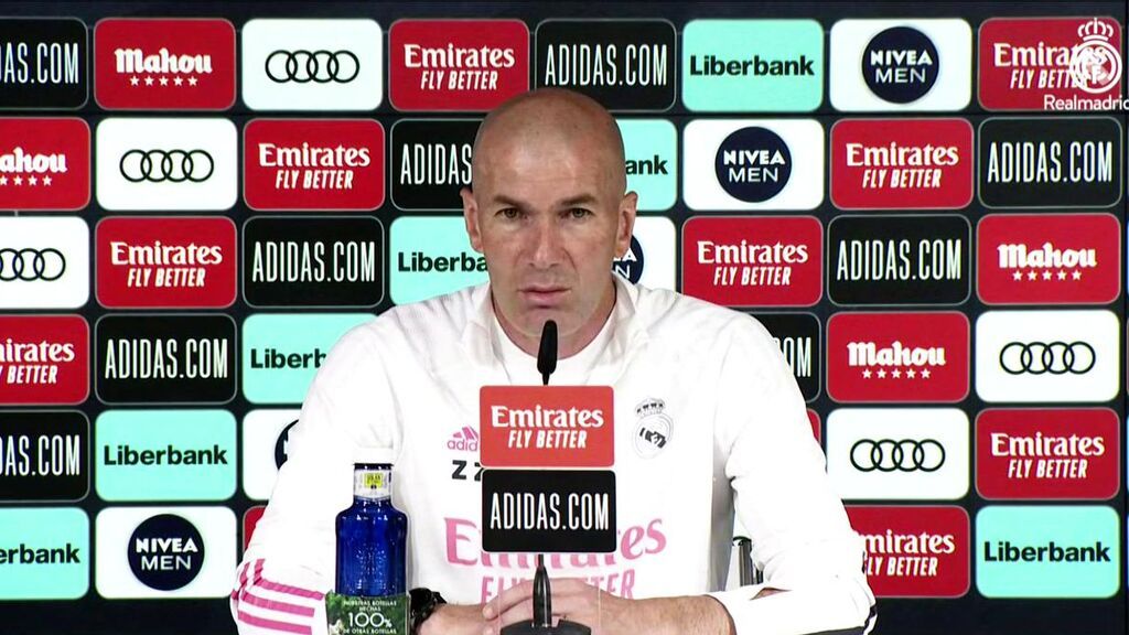 Zidane sigue jugando al despiste sobre su futuro: "El Real Madrid puede ser mejor equipo sin mi"
