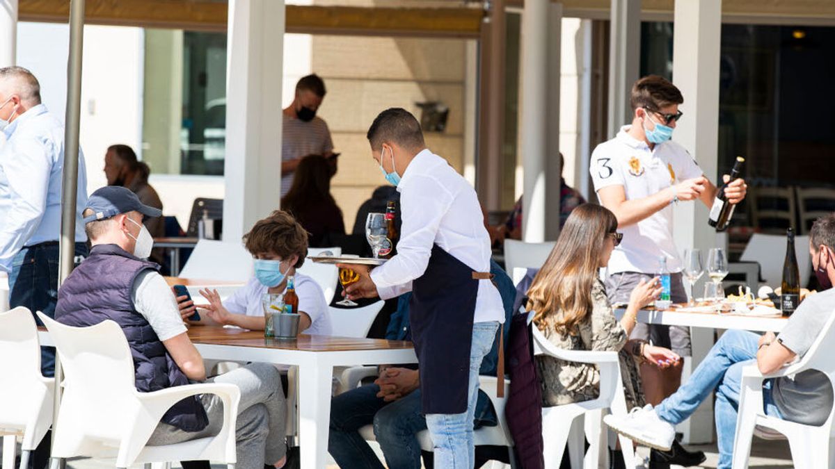 Se buscan camareros y cocineros para la temporada turística en Sanxenxo: “Las plantillas se triplican en verano” Se buscan camareros y cocineros para la temporada turística en Sanxenxo: “Las plantillas se triplican en verano”