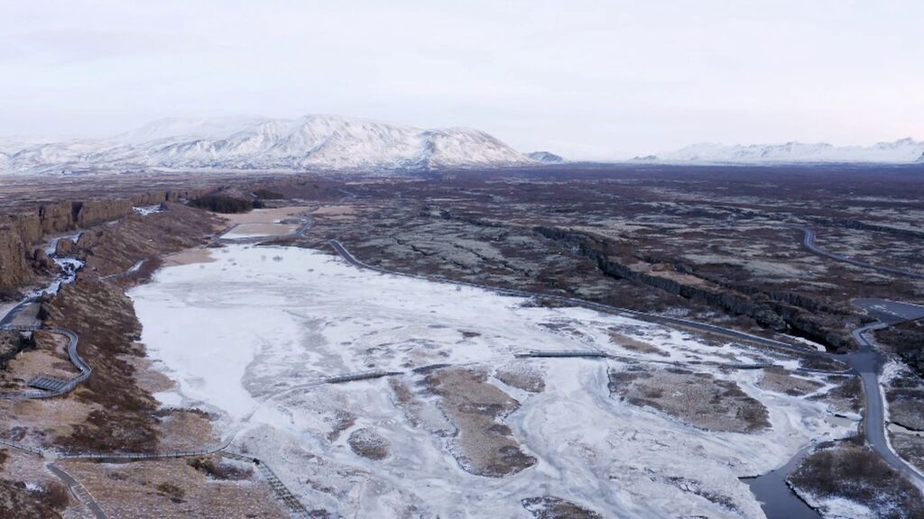 Willy Bárcenas y Jesús Calleja visitan el parque nacional de Thingvellir