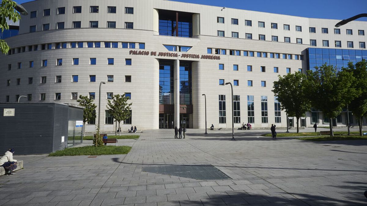 borrador. Condenan a un hombre a casi tres años de cárcel por retener a su hija y no devolverla a la madre borrador. Condenan a un hombre a casi tres años de cárcel por retener a su hija y no devolverla a la madre
