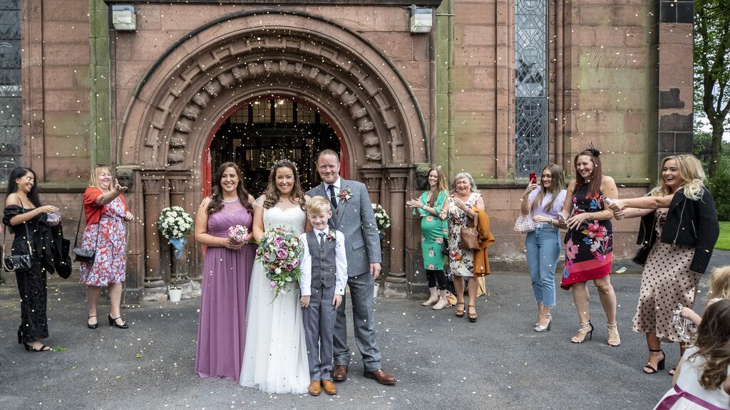 EuropaPress_3221245_05_july_2020_england_liverpool_david_darcy_and_his_wife_hayley_collins
