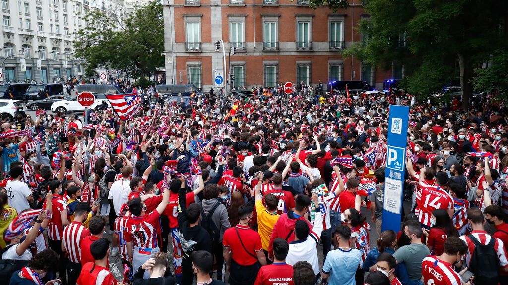 La afición del Atleti celebra el título en Neptuno