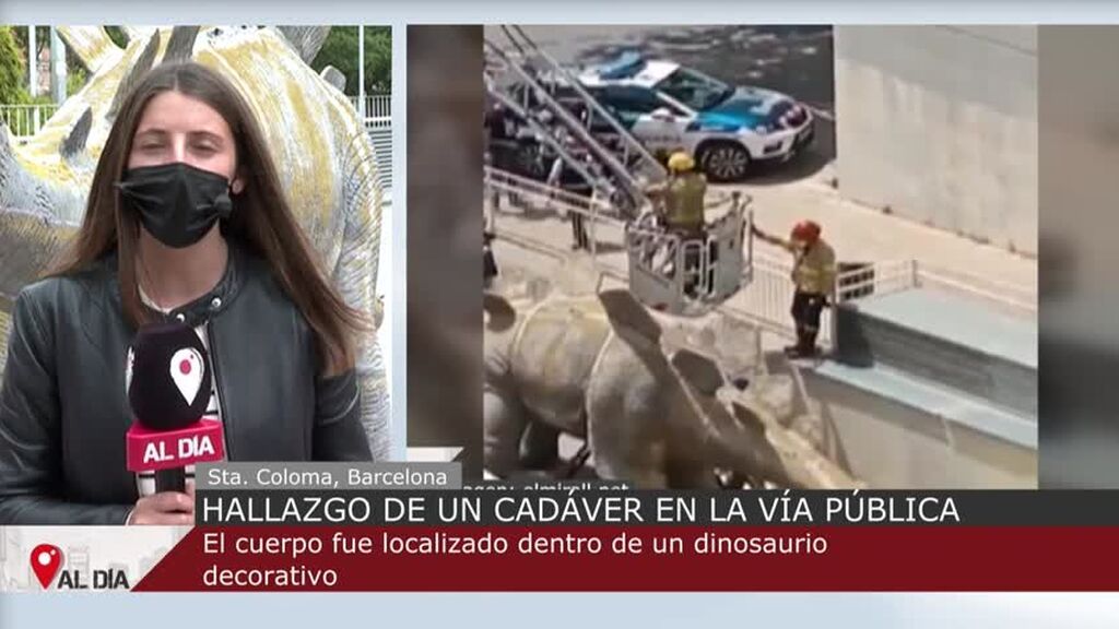 Encuentran el cadáver de un hombre desaparecido dentro de un dinosaurio de decoración en Barcelona