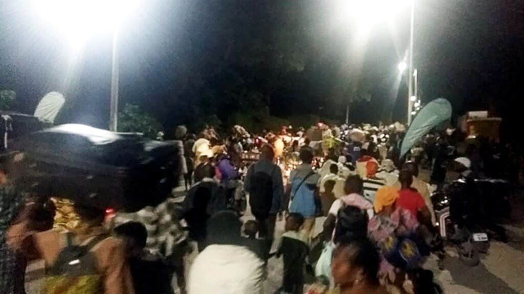 Residentes congoleños de Goma llegan a Ruanda huyendo del volcán