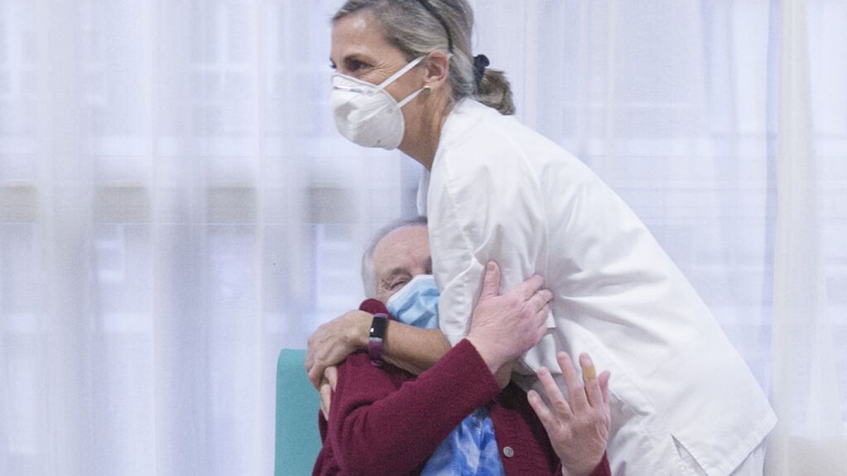 Asturias, primera comunidad con la mitad de su población vacunada con una dosis Asturias, primera comunidad con la mitad de su población vacunada con una dosis
