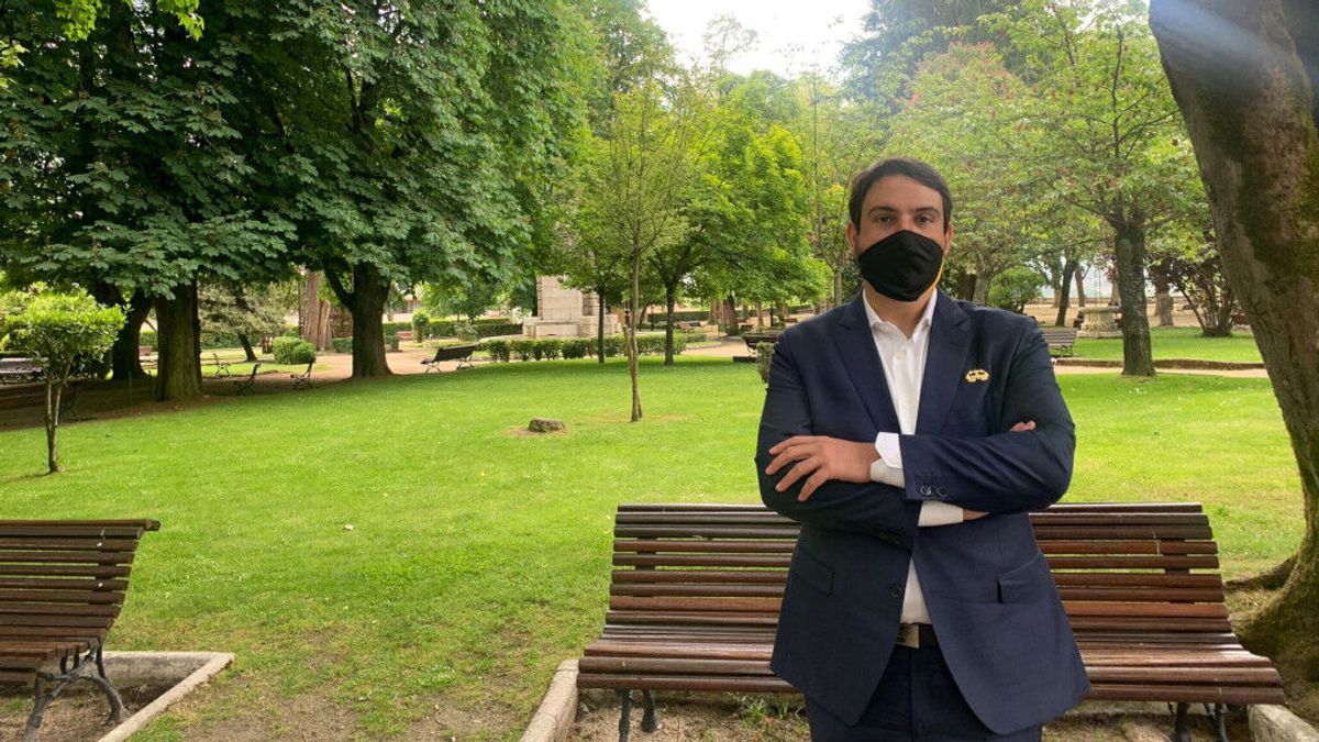 Héctor salvador, ingeniero aeronáutico: “Bajar 11.000 metros supone cuatro horas y media sumergiéndote a oscuras” Héctor salvador, ingeniero aeronáutico: “Bajar 11.000 metros supone cuatro horas y media sumergiéndote a oscuras”