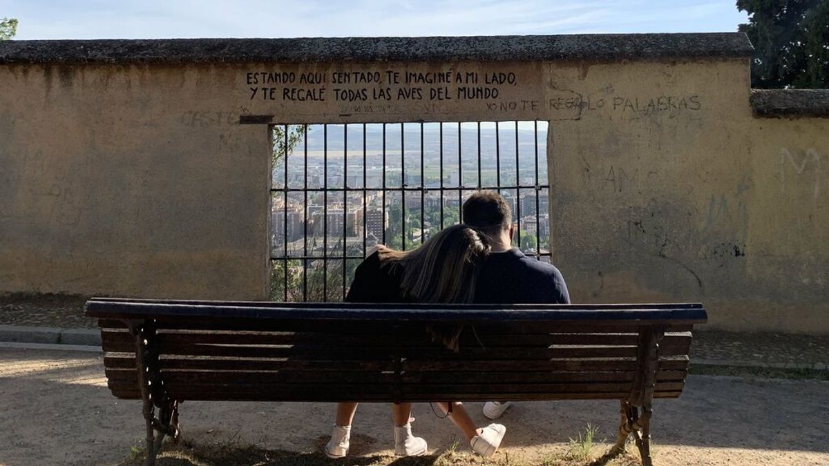 “No se quienes sois, pero os he hecho una foto”: hace un ‘robado’ a unos enamorados y consigue dar con ellos “No se quienes sois, pero os he hecho una foto”: hace un ‘robado’ a unos enamorados y consigue dar con ellos