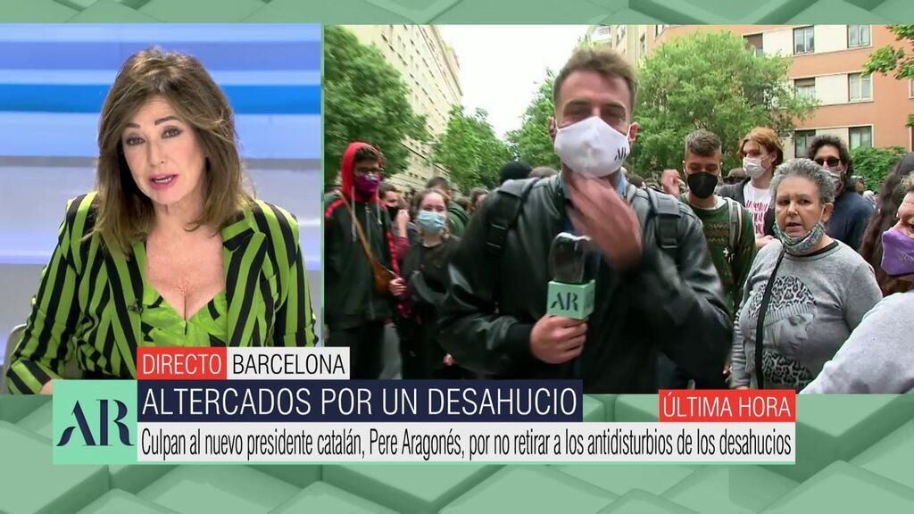 Ana Rosa reacciona a las palabras de una manifestante: "La tonta del día"