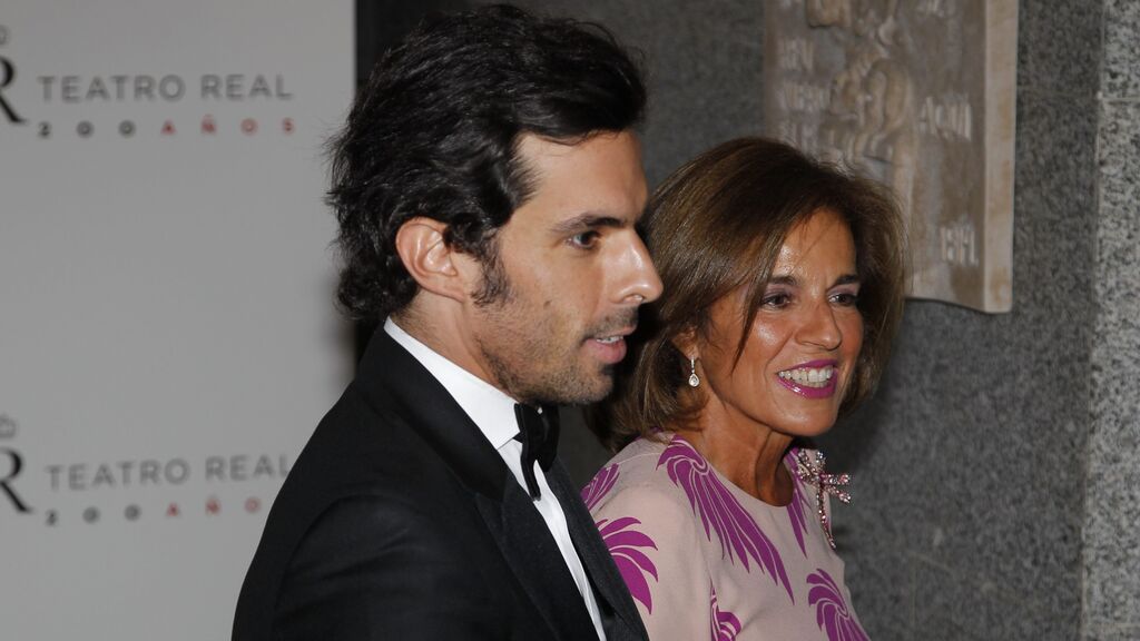 Alonso Aznar junto a Ana Botella, su madre